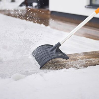 Снеговая лопата Fiskars SnowXpert 1003471 Снеговая лопата Fiskars SnowXpert 1003471